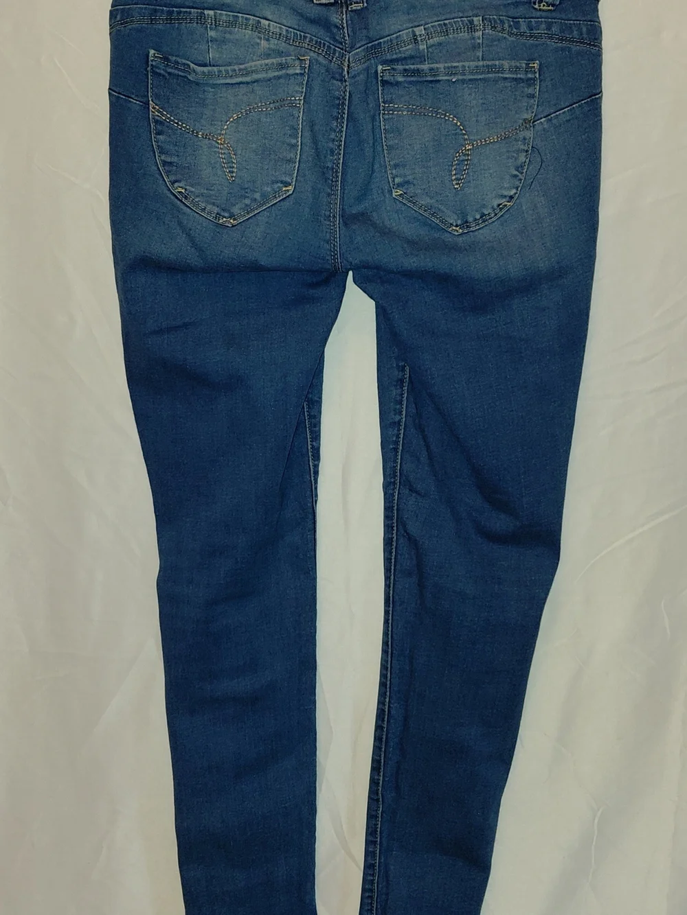 Slim Fit Women's Skinny Jeans in Medium Blue #